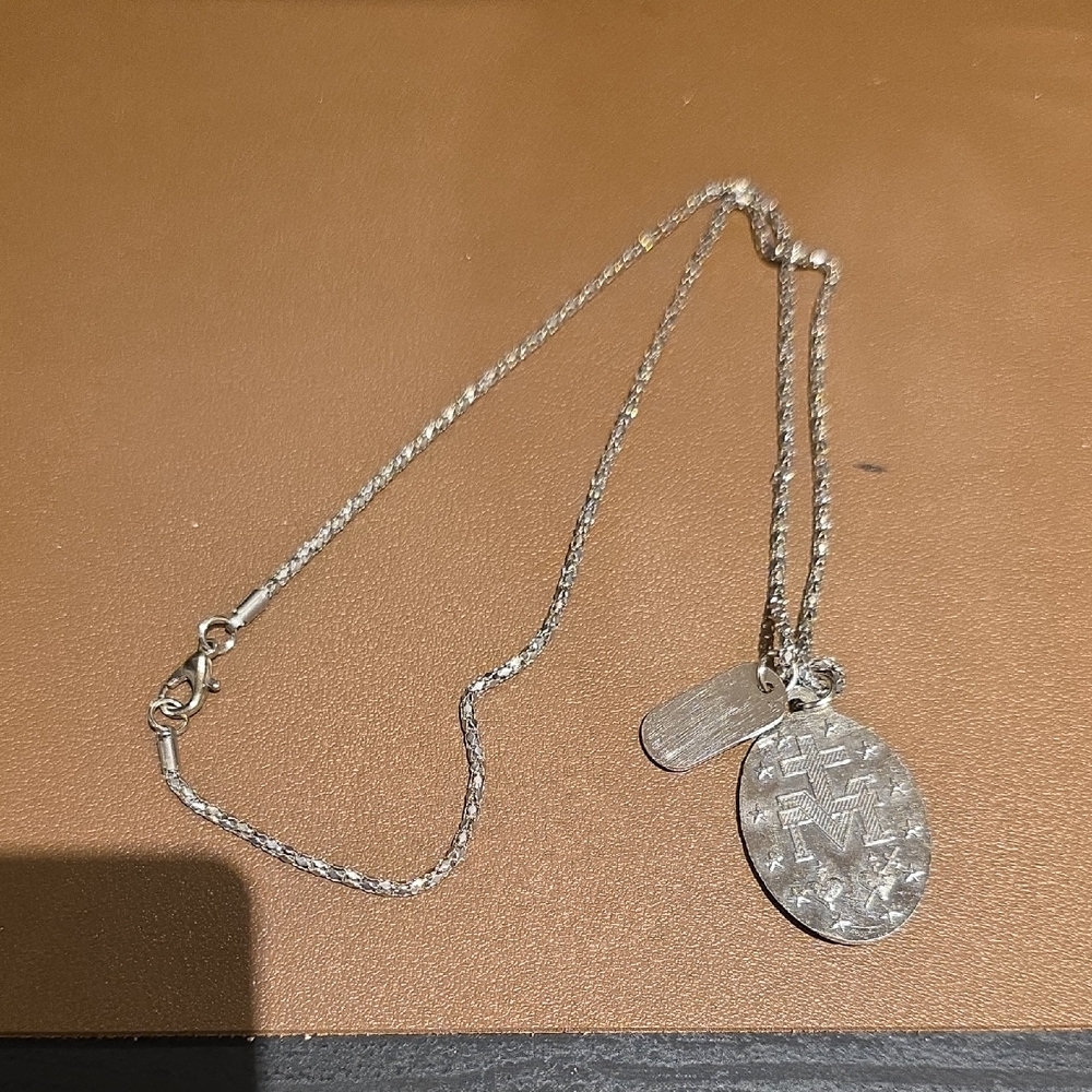 Source Unknown Silver Medallion Pendant Necklace - image 3